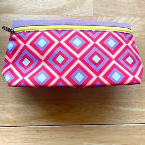 Brand New Clinique Toiletry/Makeup Bag - Picture 7 of 13